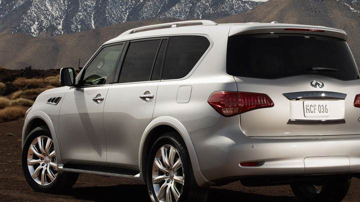 Back Side Pose Of Infiniti QX56 2011 In White